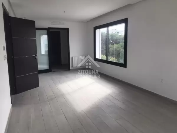 A louer un beau Penthouse à Gammarth supérieur