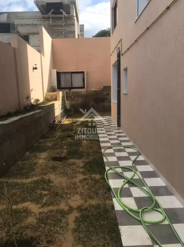 A louer un rez jardin à Gammarth supérieur