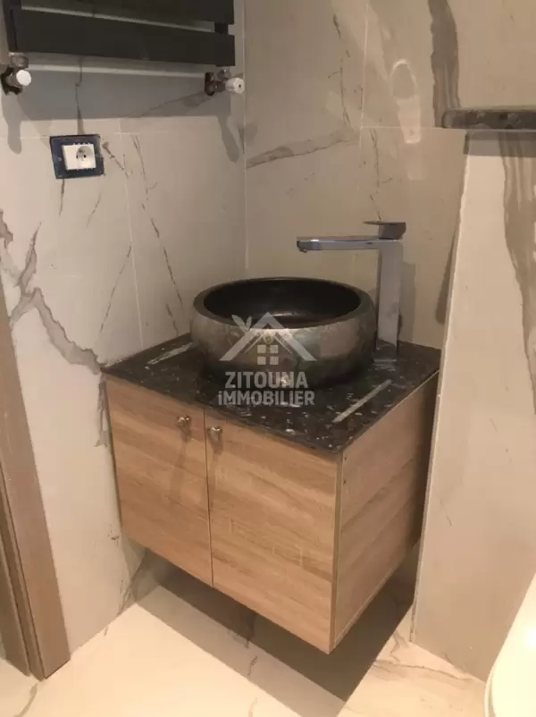 A louer un bel appartement avec vue sur mer à la Marsa cube