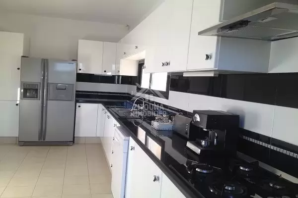 À Louer : Rez-de-Chaussée de Villa de Prestige à Gammarth