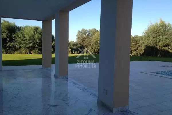 À Louer : Rez-de-Chaussée de Villa de Prestige à Gammarth