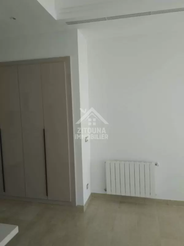 A louer un bel appartement avec jardin à Sidi Daoud