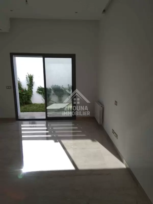 A louer un bel appartement avec jardin à Sidi Daoud