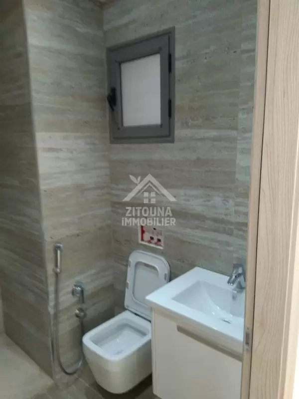 A louer un bel appartement avec jardin à Sidi Daoud