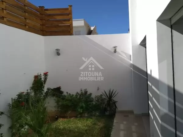 A louer un bel appartement avec jardin à Sidi Daoud