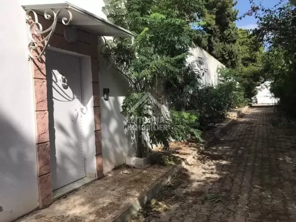 A louer un appartement vide ou meublé à Gammarth Supérieur