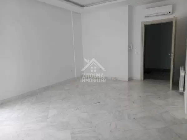 A Louer un bel appartement jamais habité à La Marsa Ville