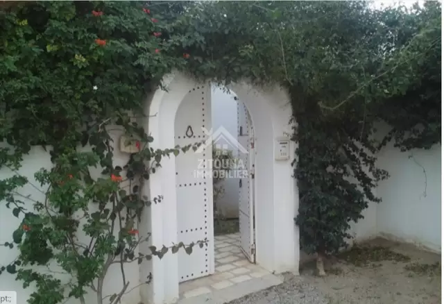 A louer pour courtes durées une villa avec piscine et jardin à Hammamet