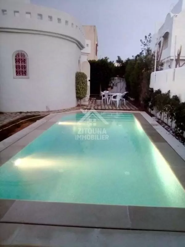 A louer pour courtes durées une villa avec piscine et jardin à Hammamet