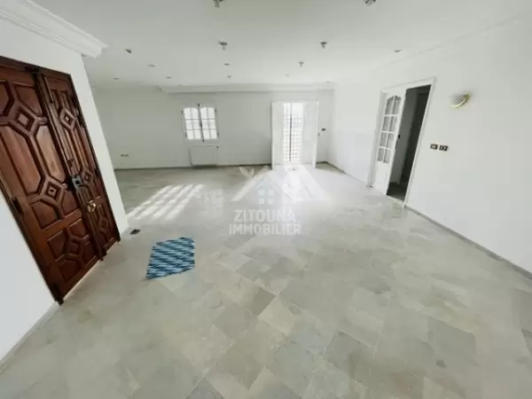 A louer un étage de villa à la Marsa