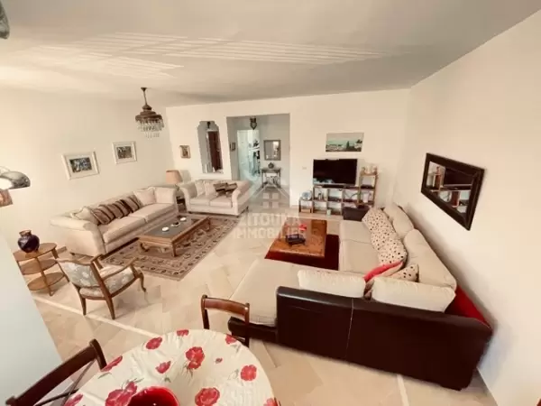 A louer un appartement spacieux de trois chambres à coucher à la Marsa