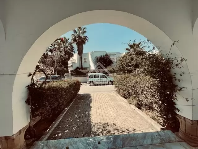 A louer un appartement spacieux de trois chambres à coucher à la Marsa