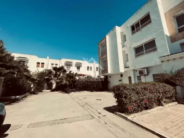 A louer un appartement spacieux de trois chambres à coucher à la Marsa