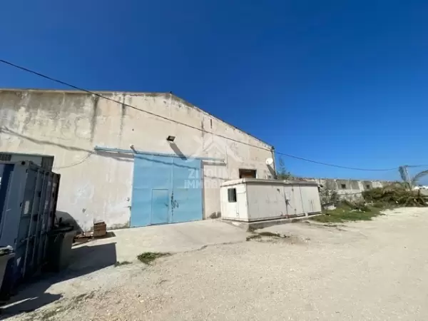 Un entrepôt à louer à la soukra de 1530 m2