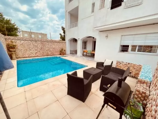 A louer un beau duplex meublé avec piscine à la Marsa