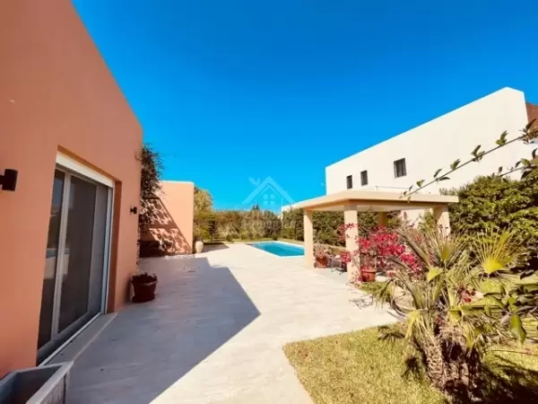 A vendre une belle villa de style hacienda à La Soukra