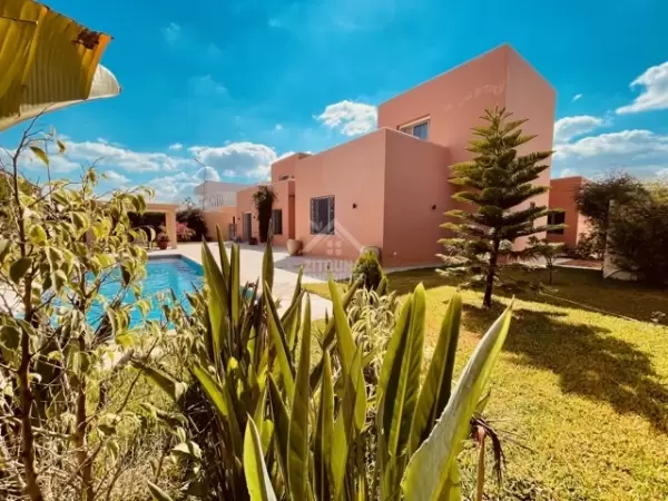 A vendre une belle villa de style hacienda à La Soukra