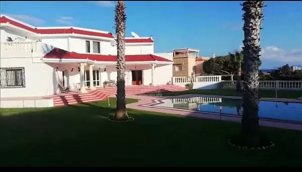 A Vendre une villa prestigieuse à Bizerte