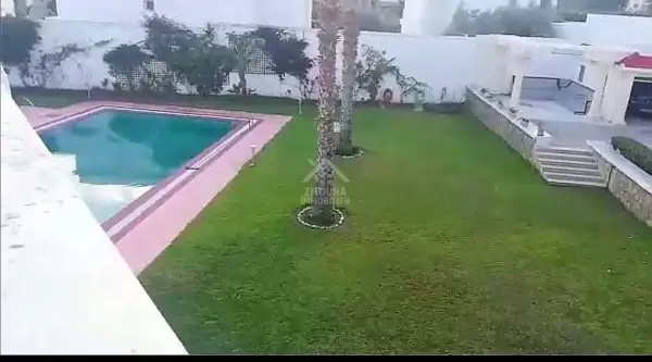 A Vendre une villa prestigieuse à Bizerte
