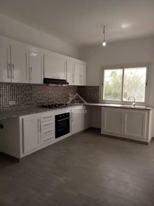 A louer un étage de villa jamais habité à Gammarth Village