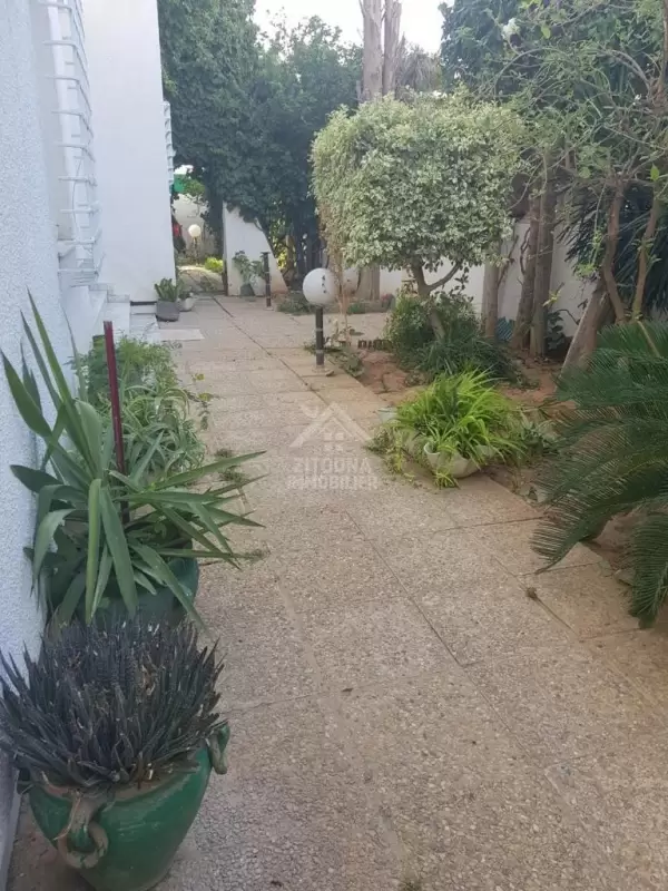 A vendre une maison sur deux niveaux à Cité Ghazala