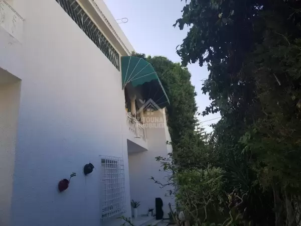 A vendre une maison sur deux niveaux à Cité Ghazala