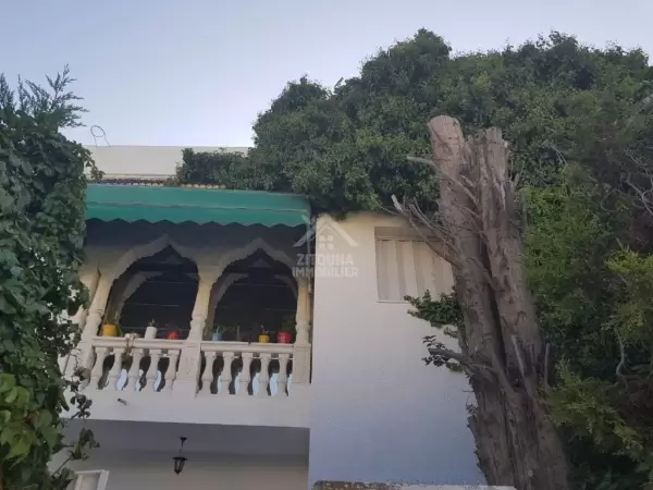 A vendre une maison sur deux niveaux à Cité Ghazala