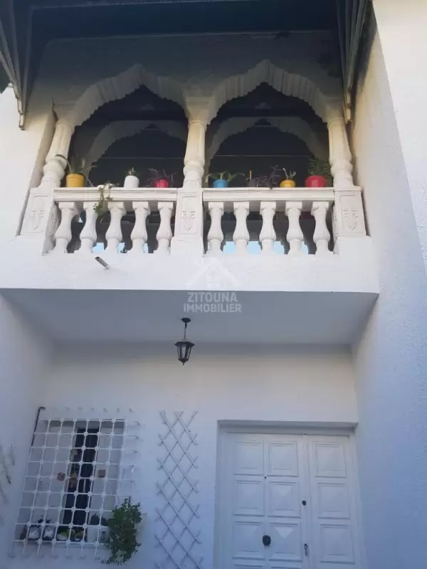 A vendre une maison sur deux niveaux à Cité Ghazala