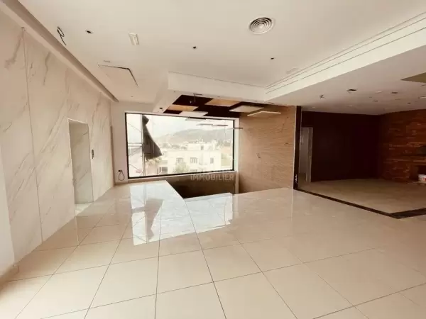 A louer un Showroom à Boumhal sur une route principale