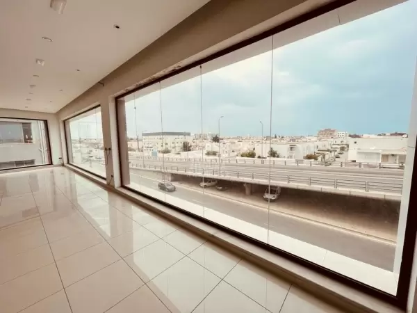 A louer un Showroom à Boumhal sur une route principale