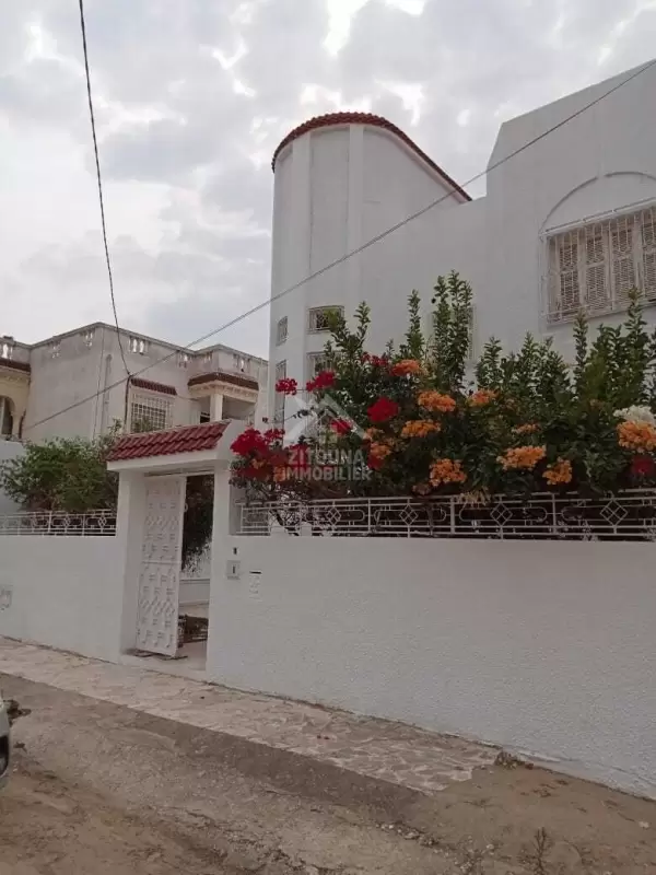 A louer une villa S+4 à La Marsa