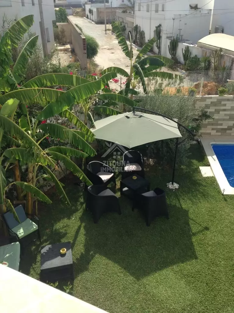 A louer une belle villa avec piscine à La Soukra Chotrana 3