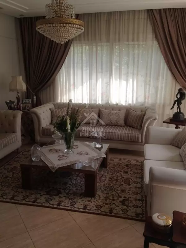 A louer une belle villa avec piscine à La Soukra Chotrana 3