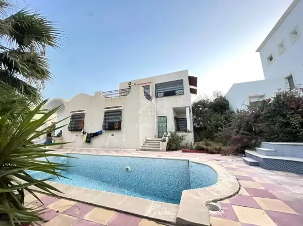 A Vendre une Très belle villa avec piscine à Soliman