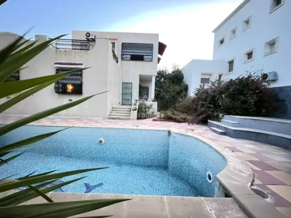 A Vendre une Très belle villa avec piscine à Soliman