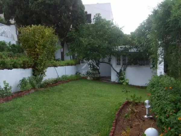 A louer belle villa à Marsa Corniche vue sur mer