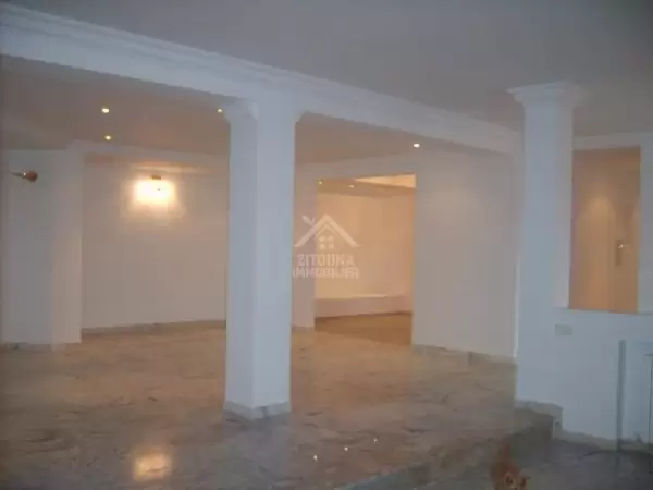 A louer belle villa à Marsa Corniche vue sur mer