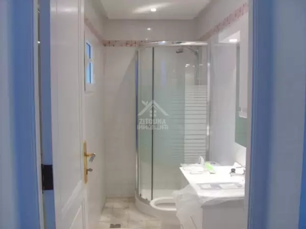 A louer belle villa à Marsa Corniche vue sur mer