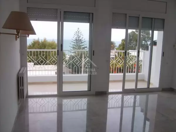 A louer belle villa à Marsa Corniche vue sur mer