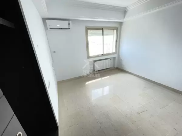 un bel appartement S+3 à louer Lac 2