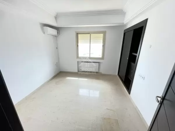 un bel appartement S+3 à louer Lac 2