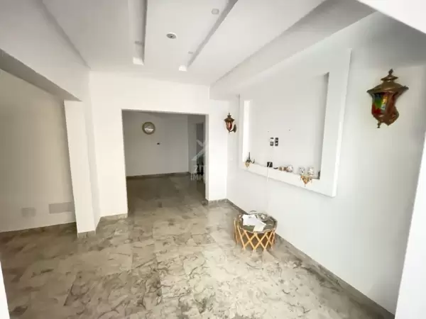 Une Villa de deux étages à vendre à La Soukra