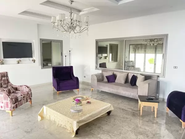 Une Villa de deux étages à vendre à La Soukra