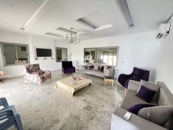 Une Villa de deux étages à vendre à La Soukra