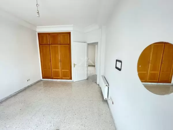 Un appartement S+4 à louer à la Soukra