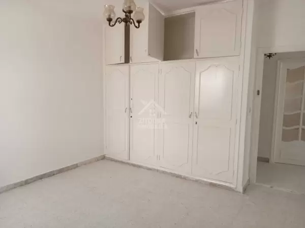 A Louer un appartement S3 non meublé à La Marsa Plage