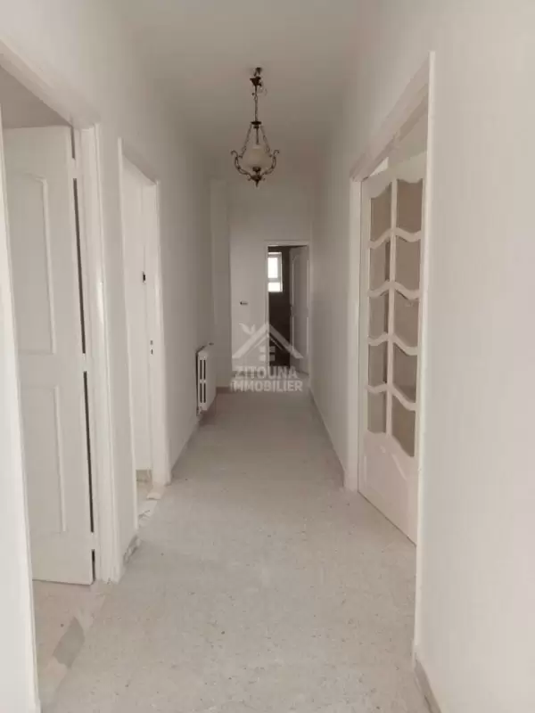 A Louer un appartement S3 non meublé à La Marsa Plage