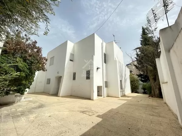 Une villa à vendre à Manzah 8