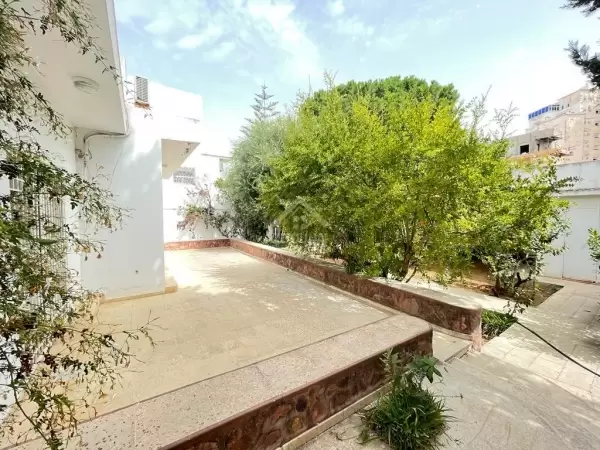 Une villa à vendre à Manzah 8