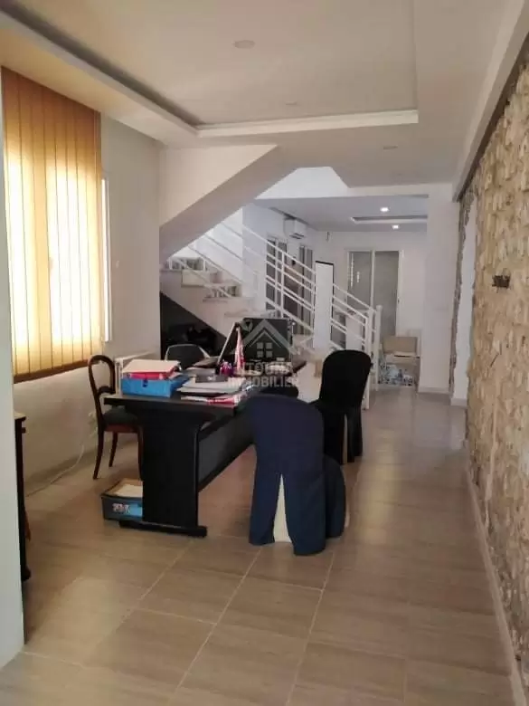 A louer un immeuble de très haut standing pour un usage bureautique ou commercial à Mutuelle ville